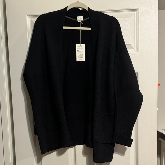 Women’s  Black Sweater - Picture 1 of 2